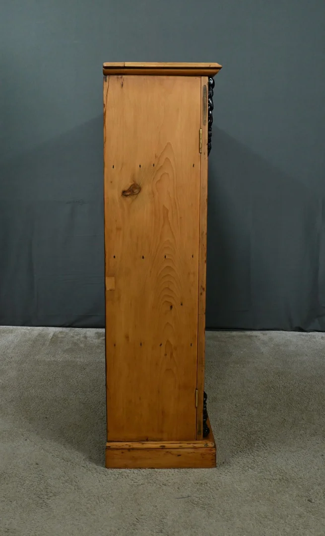 Vitrine en Pin – 1920