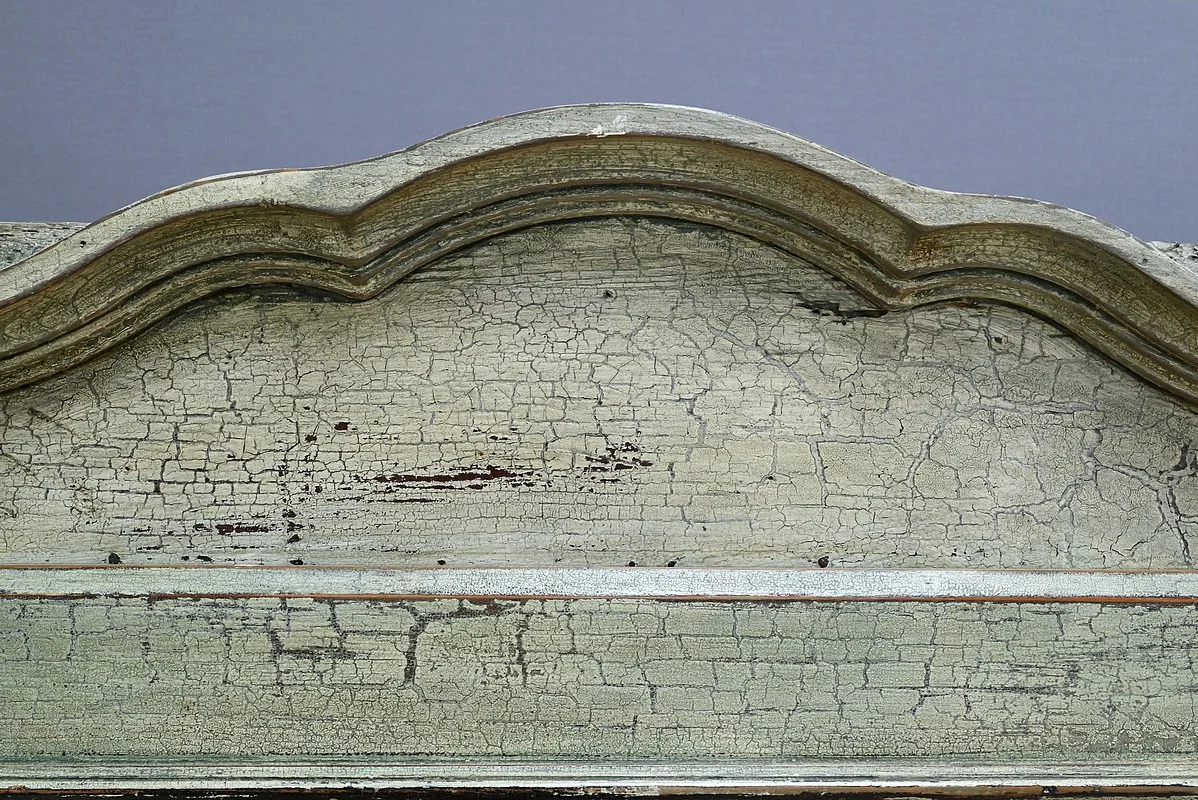 Bonnetière Vitrée en Bois Peint – Début XXe