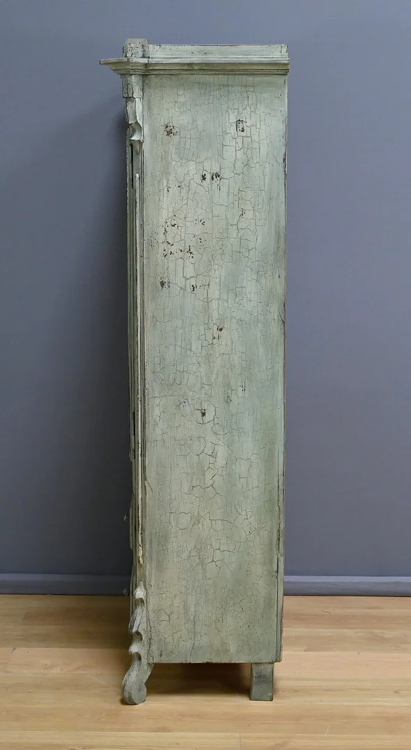 Bonnetière Vitrée en Bois Peint – Début XXe