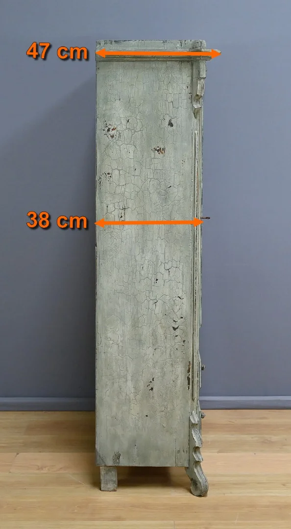 Bonnetière Vitrée en Bois Peint – Début XXe