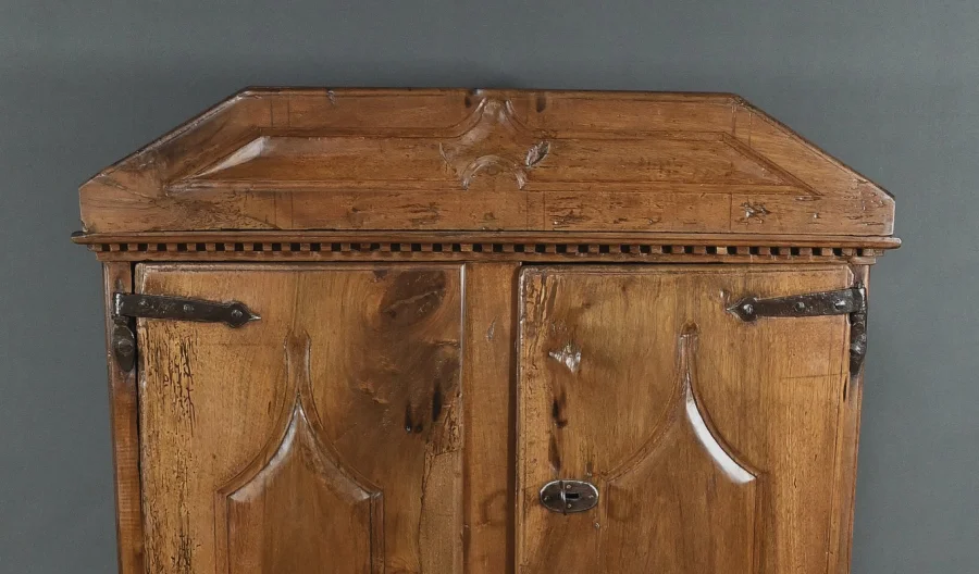 Meuble de Rangement en Noyer – XVIIIe