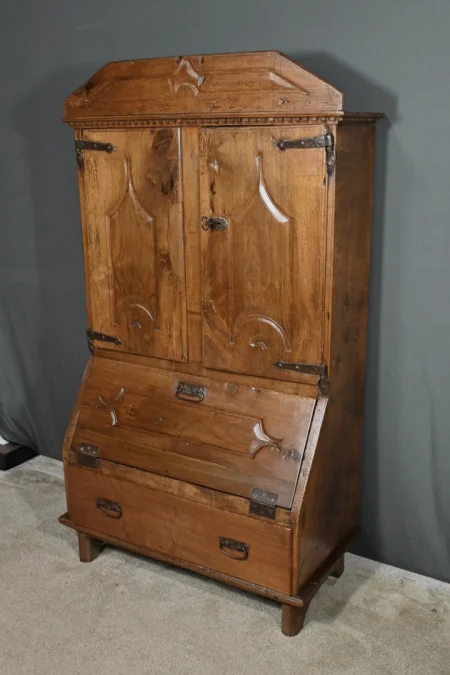 Meuble de Rangement en Noyer – XVIIIe