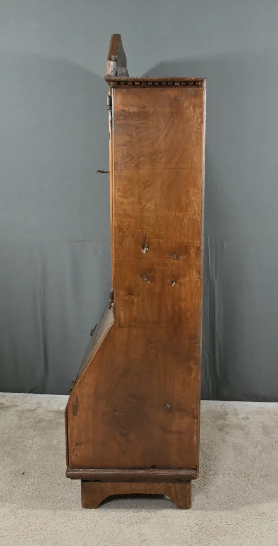 Meuble de Rangement en Noyer – XVIIIe