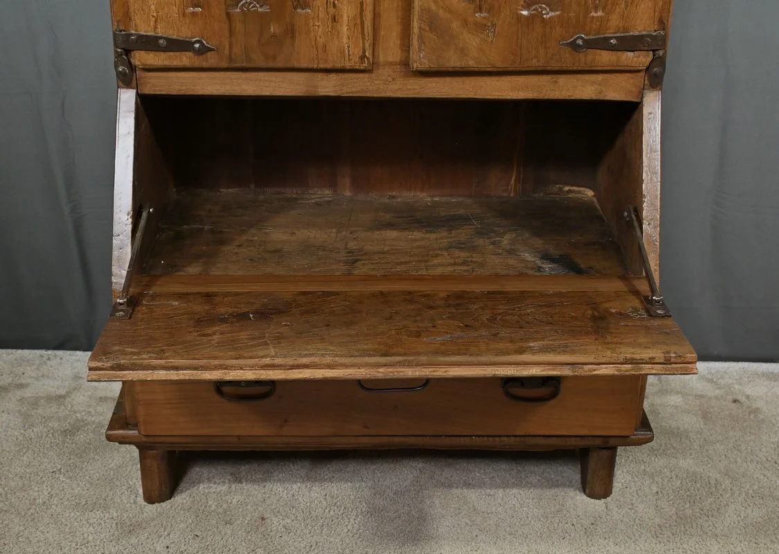 Meuble de Rangement en Noyer – XVIIIe