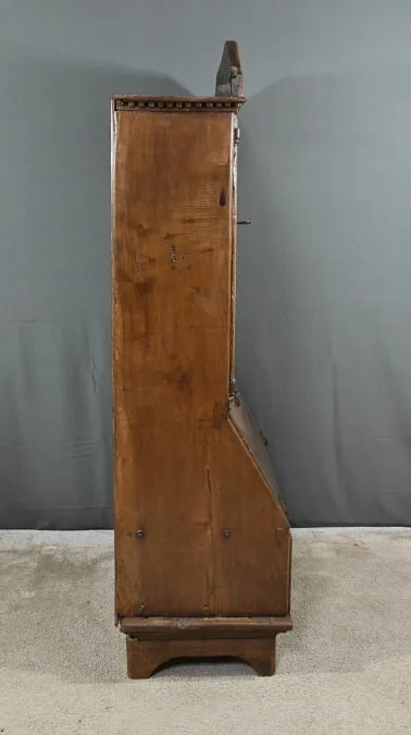 Meuble de Rangement en Noyer – XVIIIe