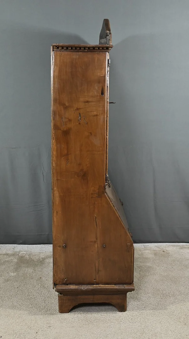 Meuble de Rangement en Noyer – XVIIIe