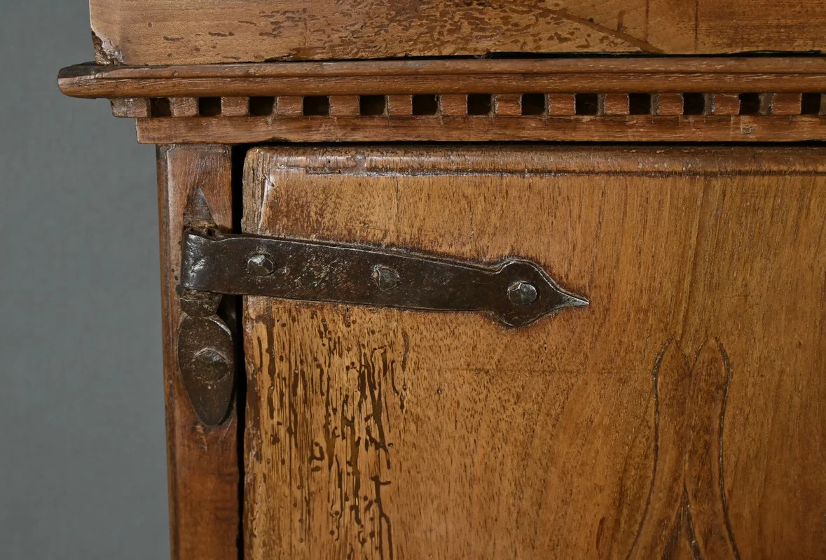 Meuble de Rangement en Noyer – XVIIIe