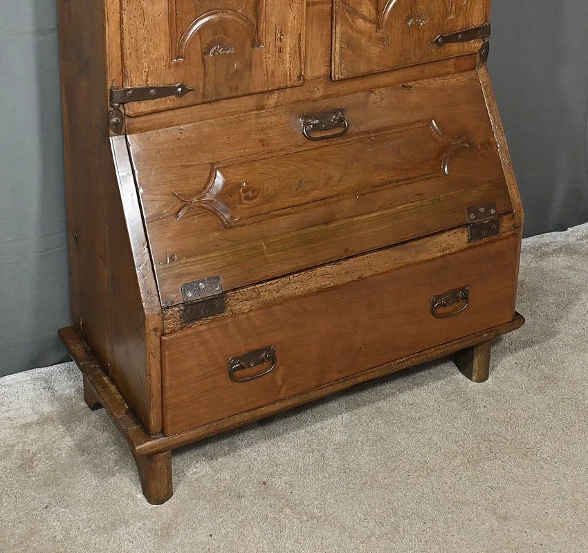 Meuble de Rangement en Noyer – XVIIIe