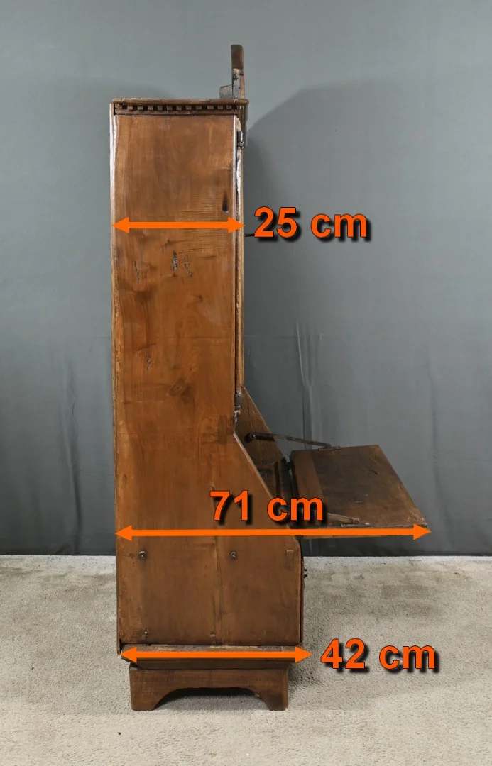Meuble de Rangement en Noyer – XVIIIe