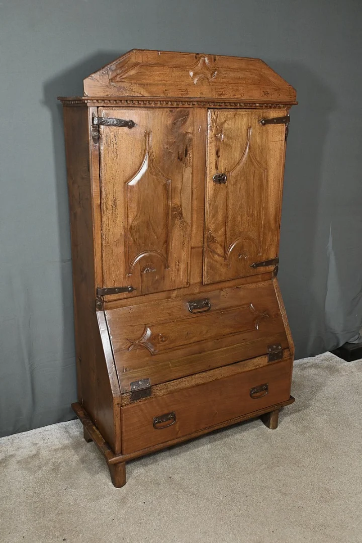 Meuble de Rangement en Noyer – XVIIIe