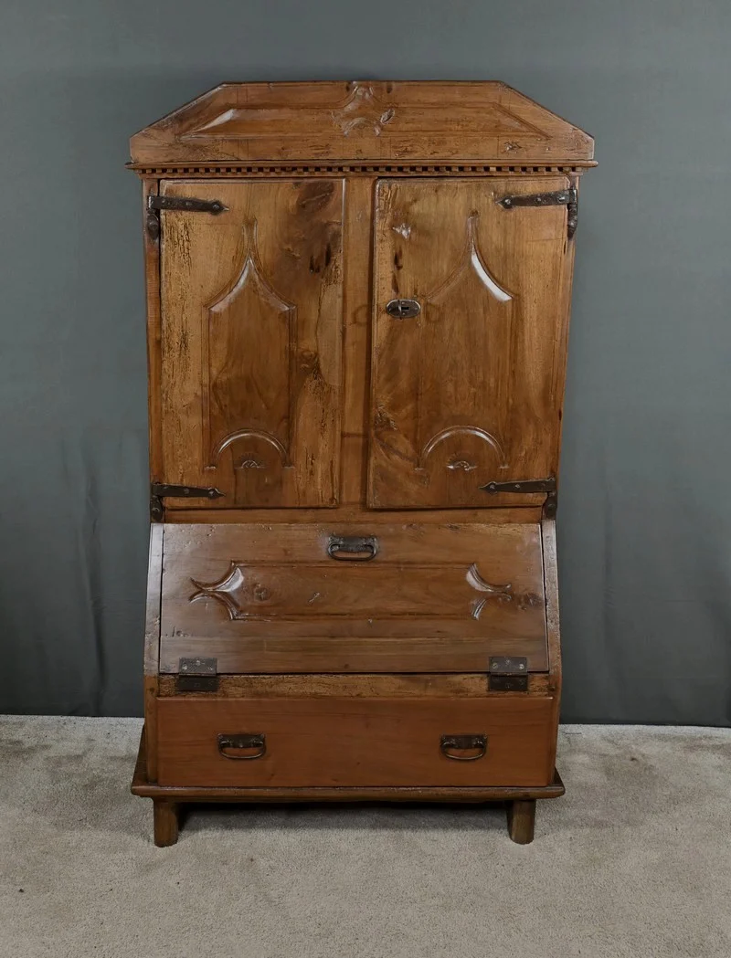 Meuble de Rangement en Noyer – XVIIIe