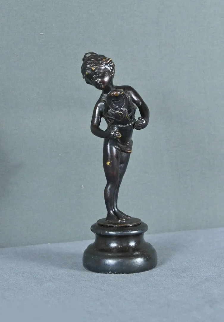BRONZEFIGUR