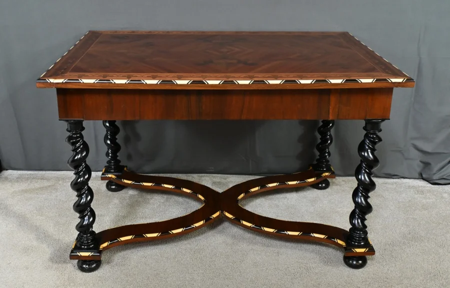 Schreibtisch aus der Napoleon-III-Periode