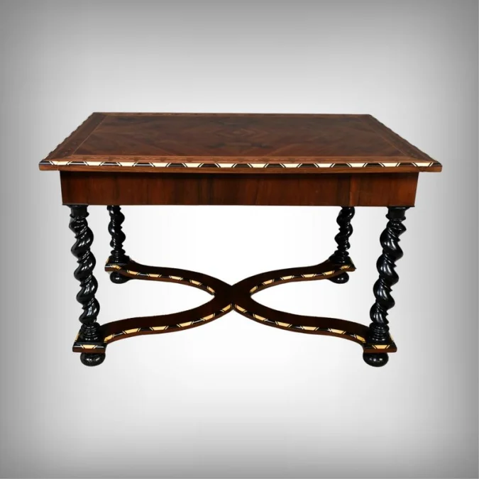 Schreibtisch aus der Napoleon-III-Periode