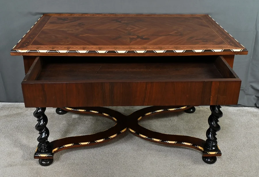 Schreibtisch aus der Napoleon-III-Periode