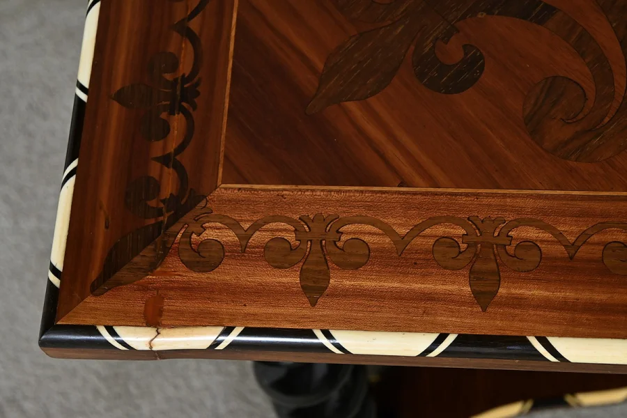 Schreibtisch aus der Napoleon-III-Periode