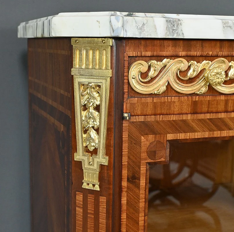Meuble Vitrine en Marqueterie, style Louis XVI – 2ème partie XIXe