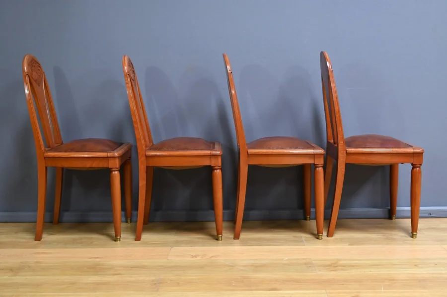 Suite de 4 Chaises en Hêtre teinté, Art Déco – 1910