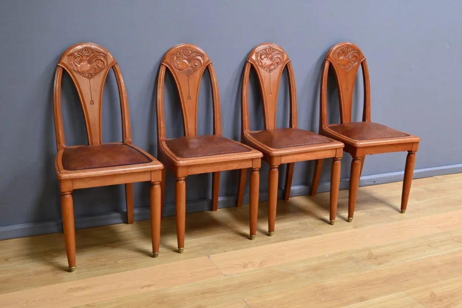Suite de 4 Chaises en Hêtre teinté, Art Déco – 1910