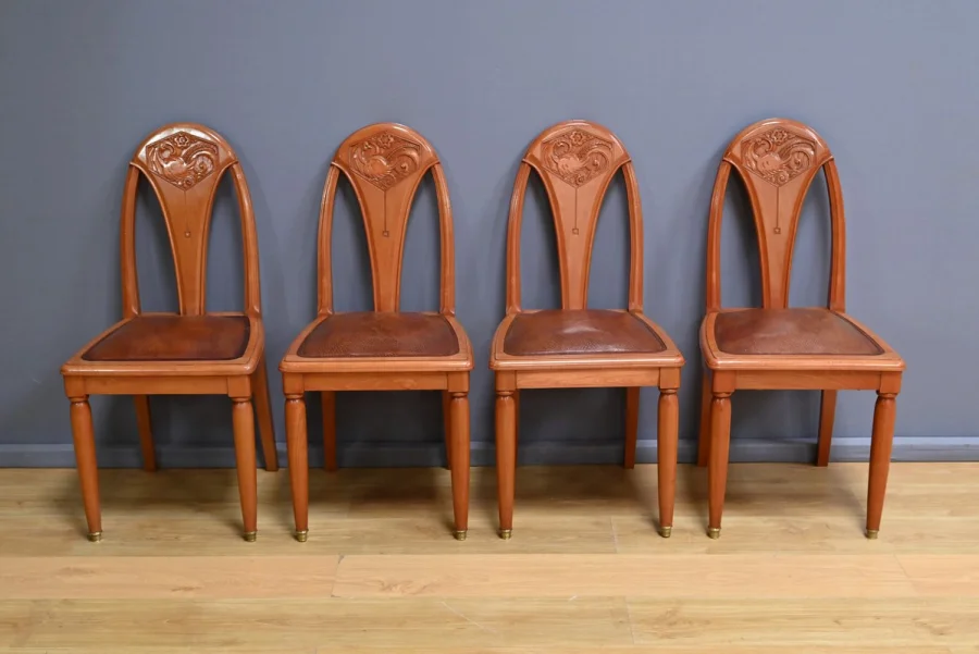 Suite de 4 Chaises en Hêtre teinté, Art Déco – 1910