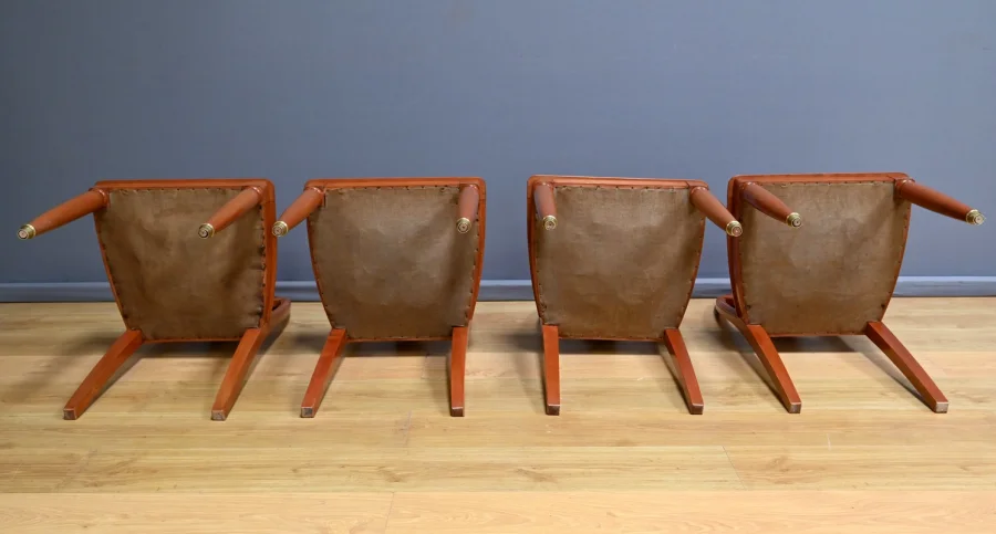 Suite de 4 Chaises en Hêtre teinté, Art Déco – 1910