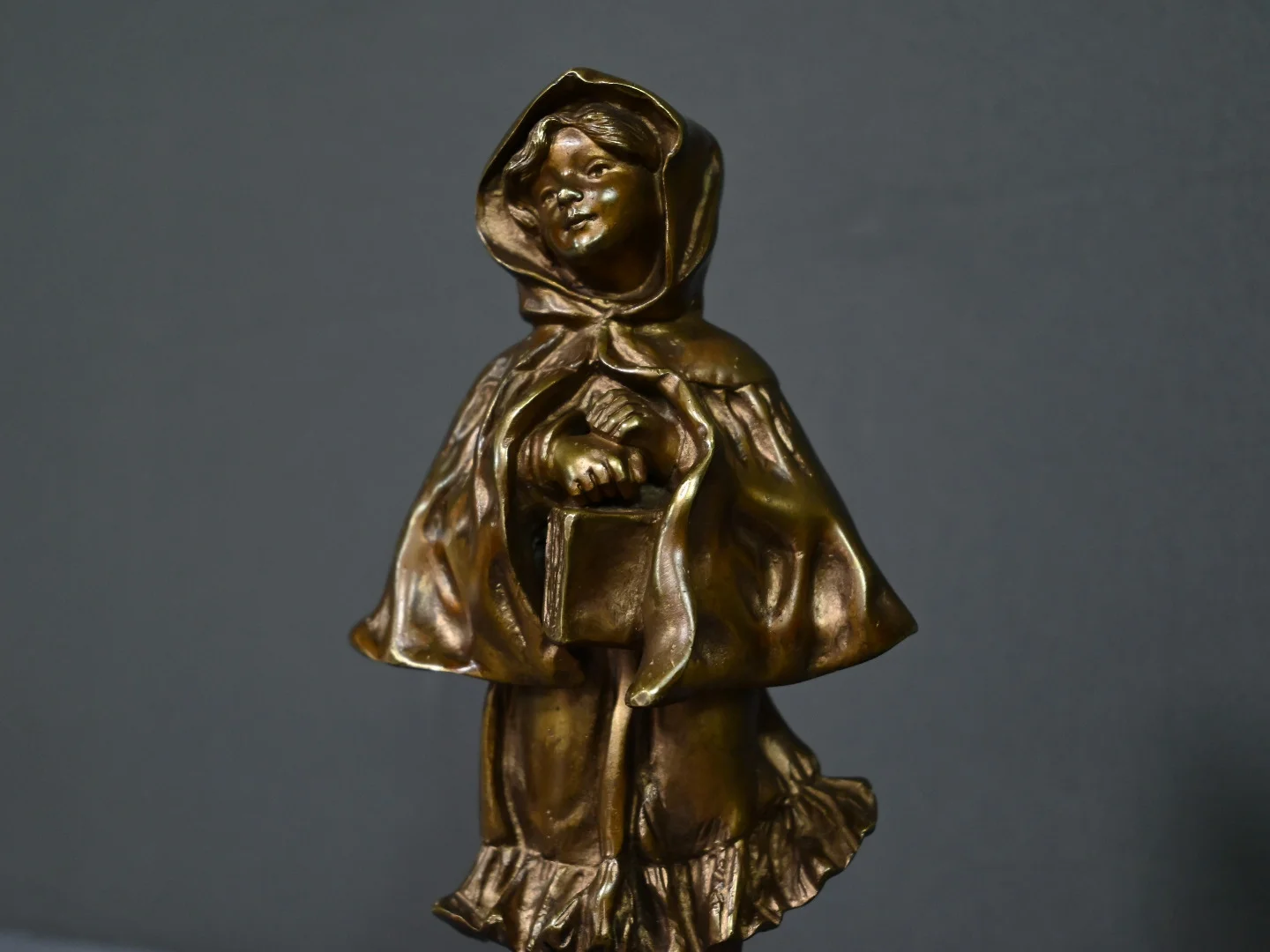 Bronze « L’Ecolière », signé Tremo – Début XXe