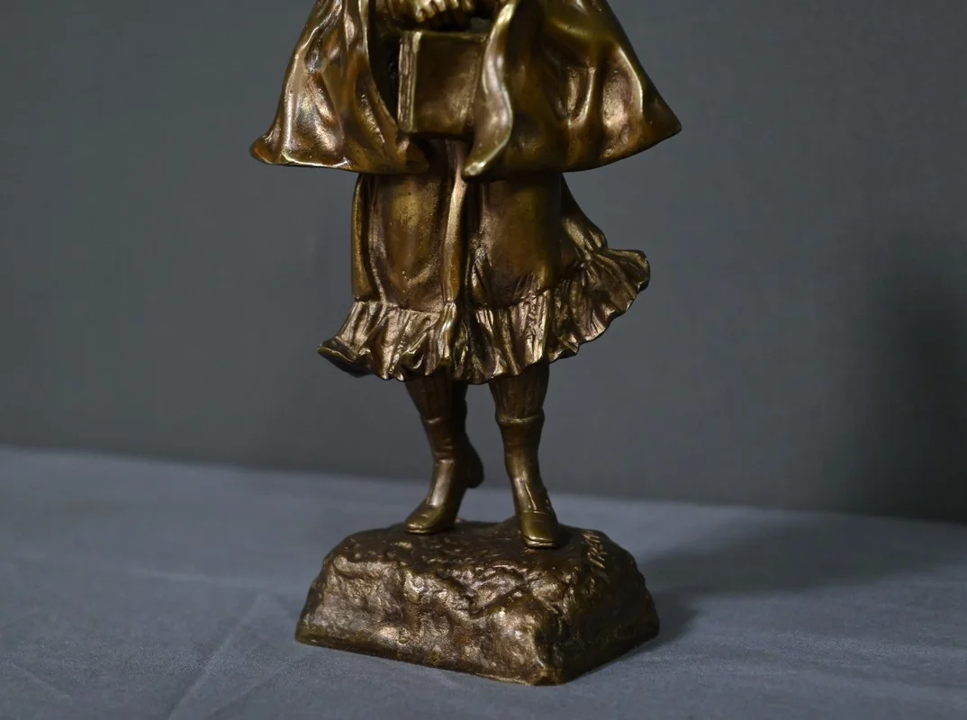 Bronze « L’Ecolière », signé Tremo – Début XXe