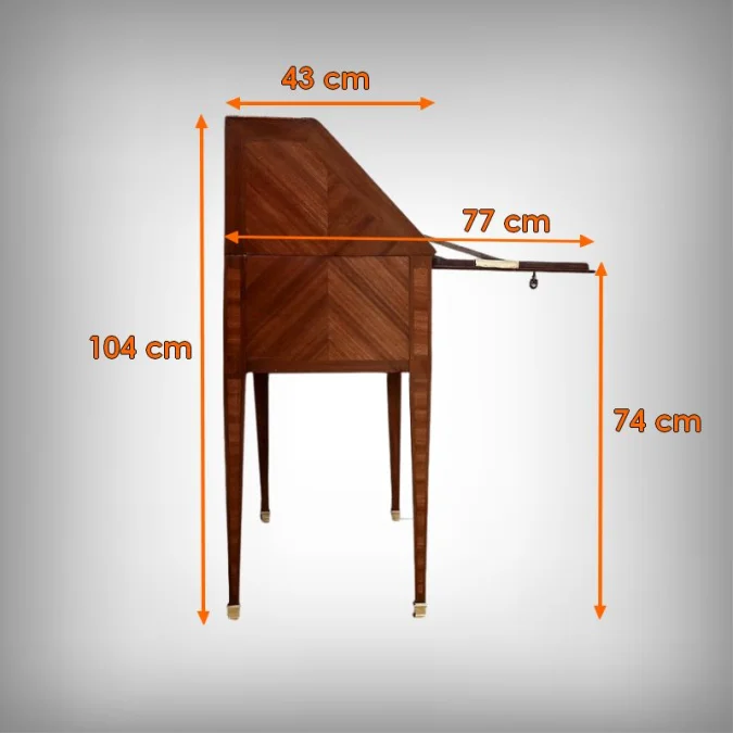 ルイ16世様式のスロープトップデスク