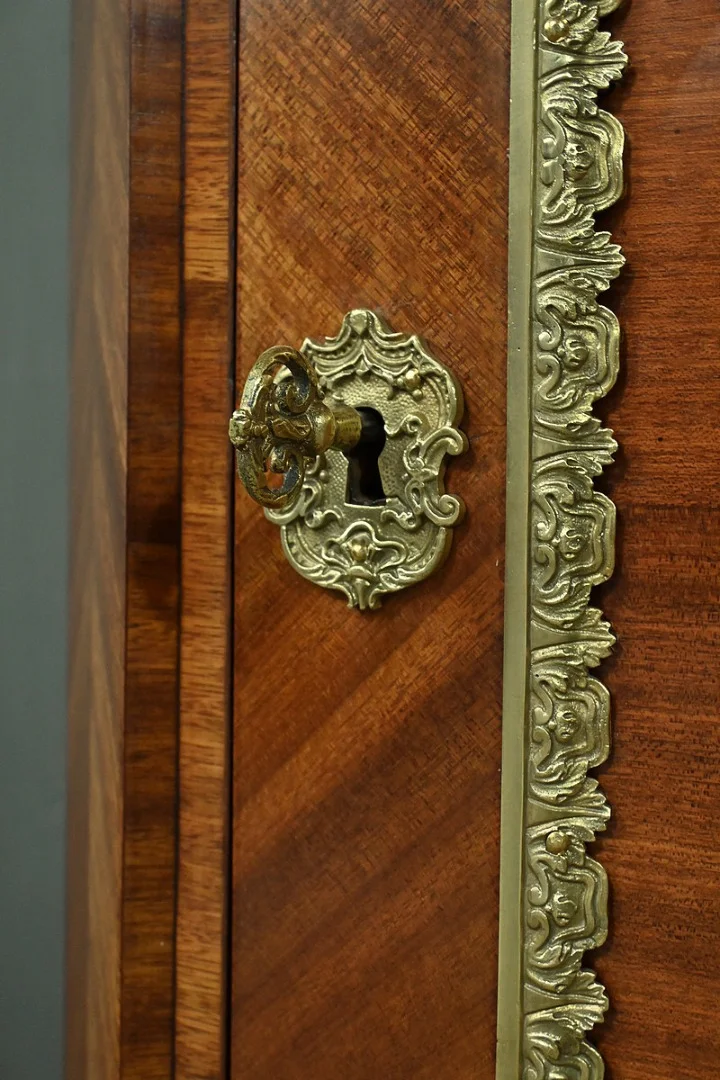 Meuble d’appui en Acajou, époque Napoléon III – 2ème partie XIXe
