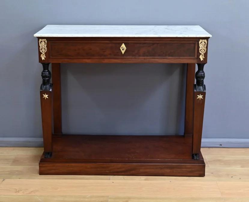 CONSOLETAFEL UIT DE PERIODE VAN HET FRANSE RIJK
