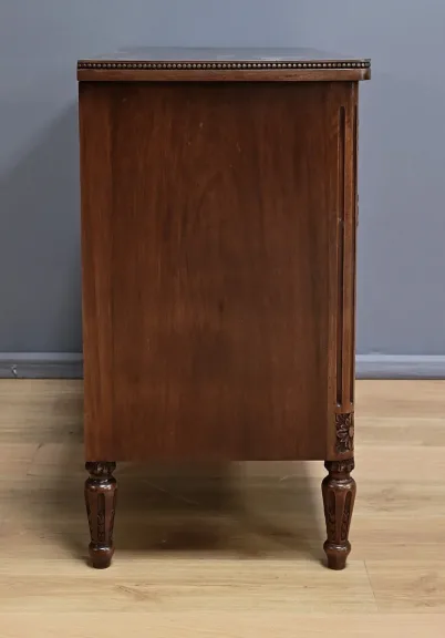 Commode en Noyer, style Louis XVI – Milieu XXe