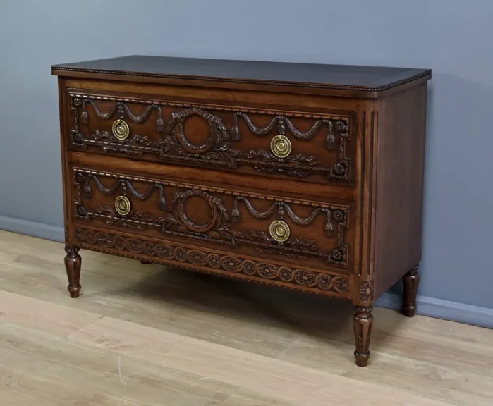 Commode en Noyer, style Louis XVI – Milieu XXe