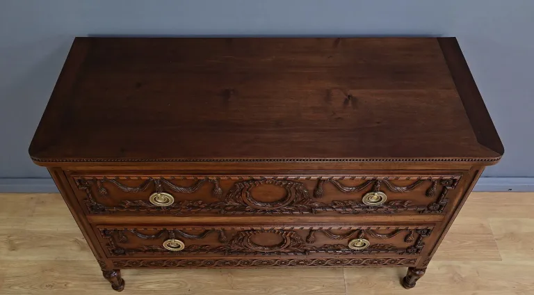 Commode en Noyer, style Louis XVI – Milieu XXe