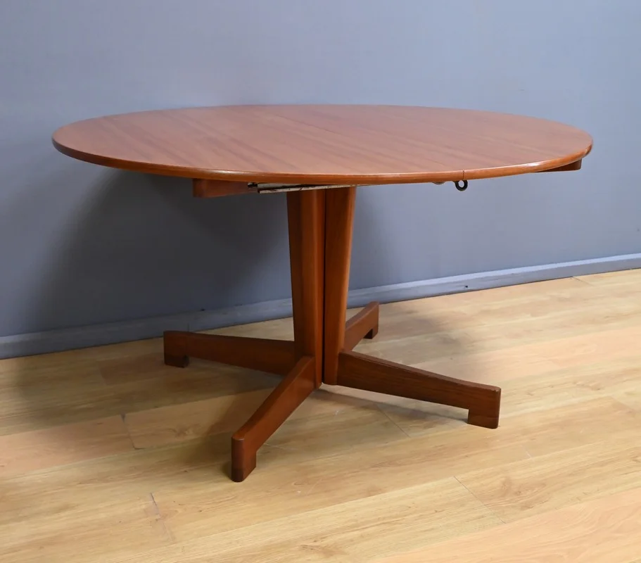 Table Danoise en Teck dans le goût Kofod-Larsen – 1960