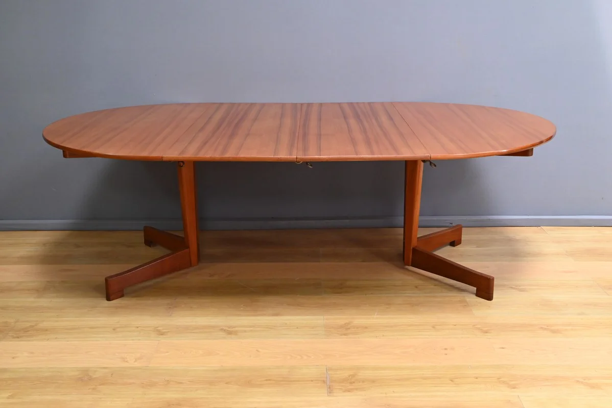 Table Danoise en Teck dans le goût Kofod-Larsen – 1960