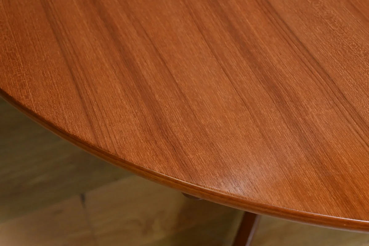 Table Danoise en Teck dans le goût Kofod-Larsen – 1960