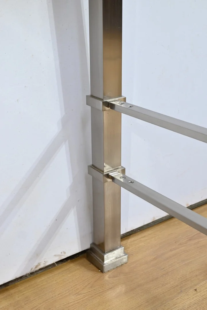 STAINLESS STEEL BED