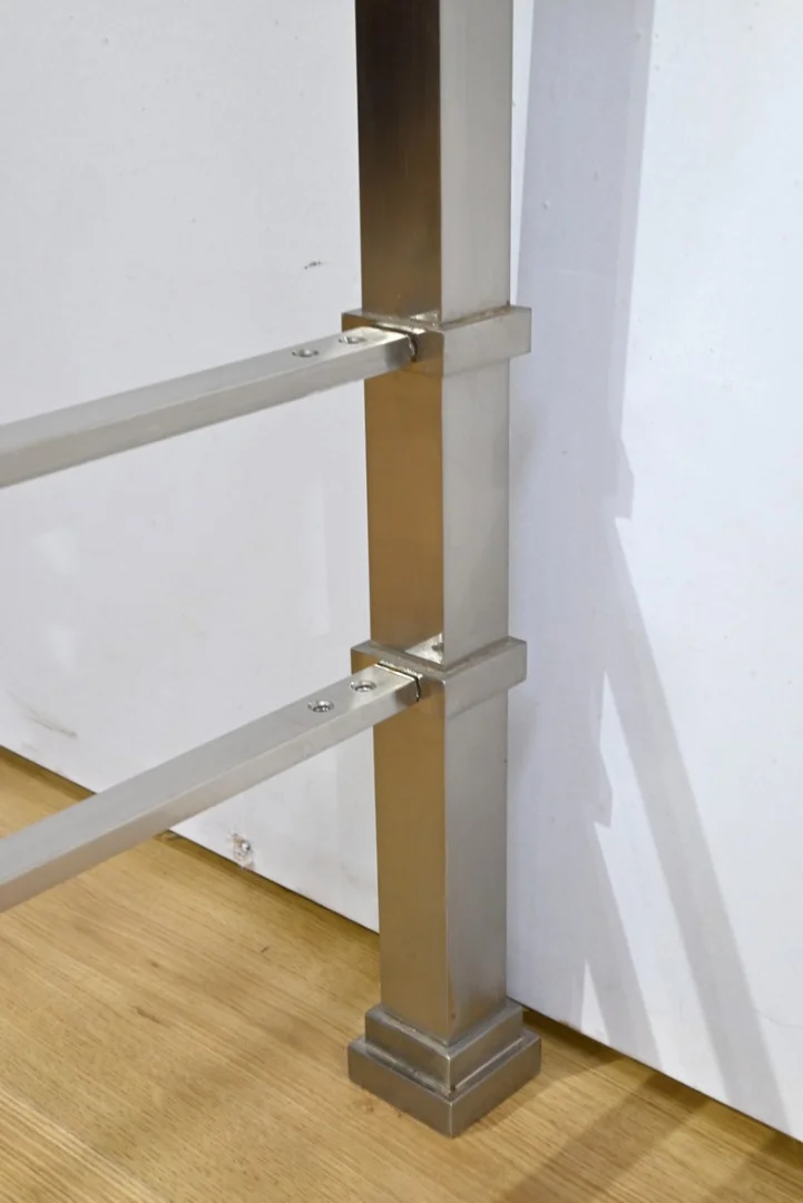 STAINLESS STEEL BED