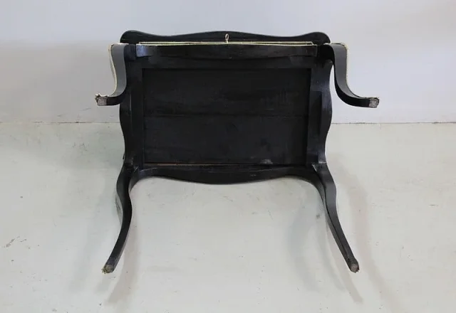 Rare petit bureau de dame Louis XV en bois noirci – Époque Napoléon III
