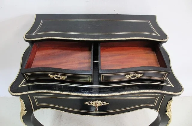 Rare petit bureau de dame Louis XV en bois noirci – Époque Napoléon III