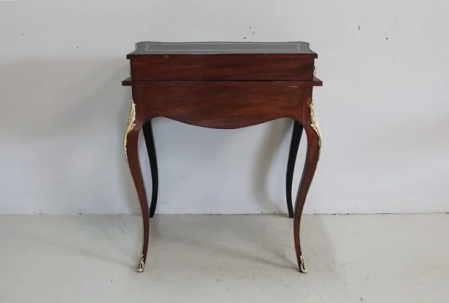 Rare petit bureau de dame Louis XV en bois noirci – Époque Napoléon III