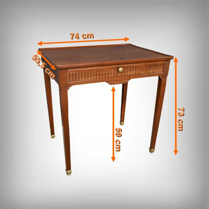 Tisch im Louis XVI-Stil
