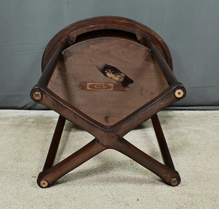 Guéridon en Hêtre, par J. Hoffmann, Maison Thonet, Art Déco – 1930