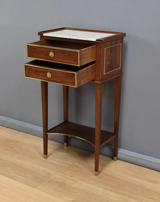 Petite Table de Salon en Acajou, Style Louis XVI – Milieu XXe
