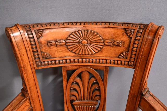 Paire de Fauteuils en Hêtre Teinté – Début XXe