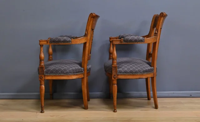 Paire de Fauteuils en Hêtre Teinté – Début XXe