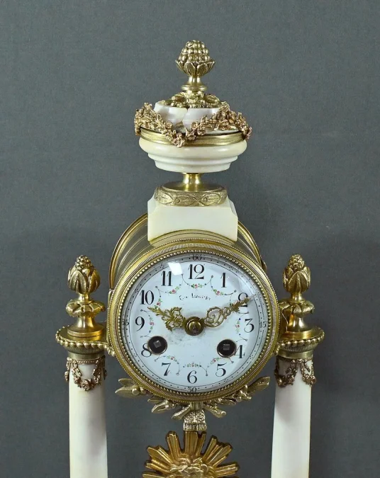 ЧАСЫ В СТИЛЕ ЛЮДОВИКА XVI