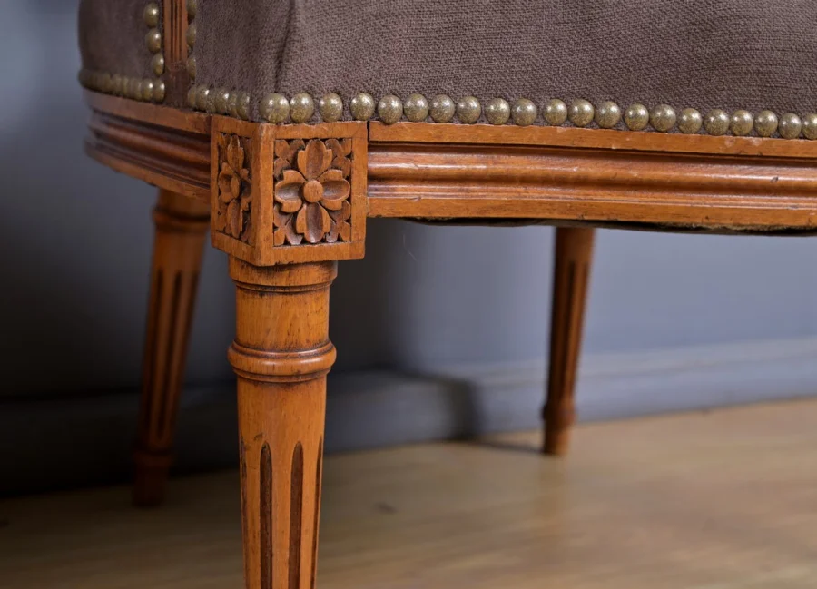 Paire de Fauteuils en Hêtre Teinté, style Louis XVI – 1950