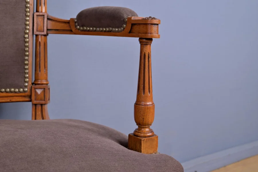 Paire de Fauteuils en Hêtre Teinté, style Louis XVI – 1950