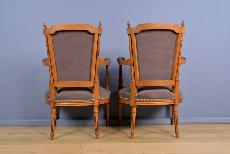 Paire de Fauteuils en Hêtre Teinté, style Louis XVI – 1950